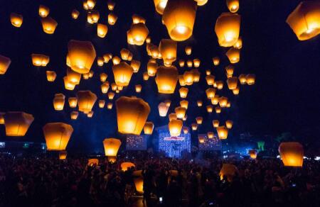 2021年农历五月十八烧香祈福好不好？(图1)